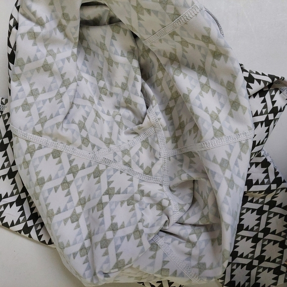 VARLEY Bedford Yoga Workout Pants Equinox Geo Aztec Print Size XS - Picture 3 of 9